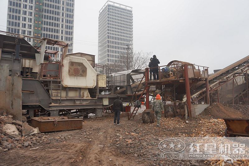 建筑工地石块加工现场